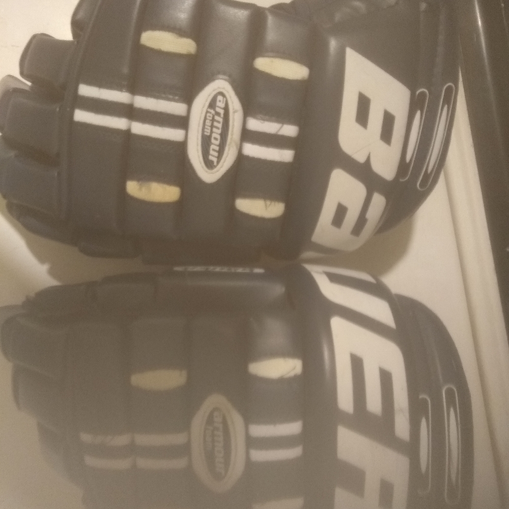 Hockey gloves
